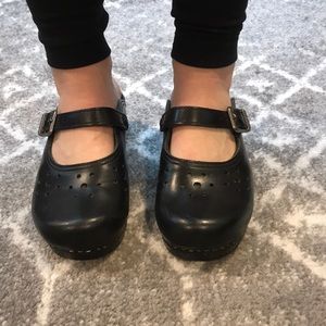 Dansko Merrie Cabrio Black Leather Clog/Mule